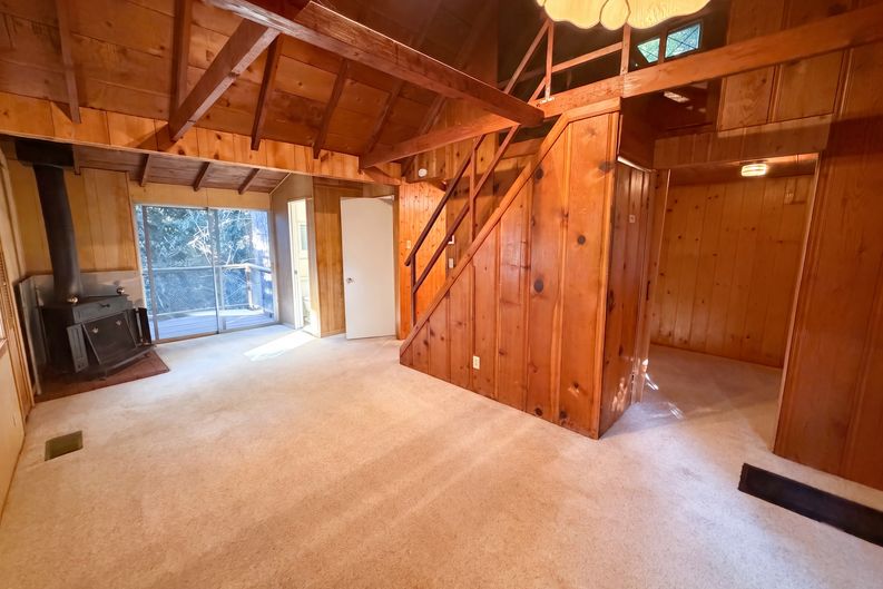 Photo 8 of 20 of 23679 Hillside Dr, Crestline, CA