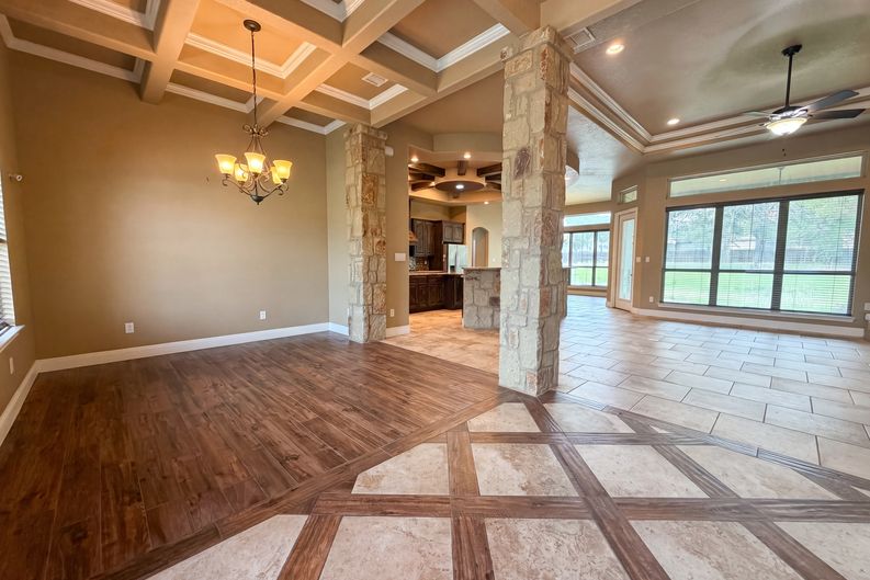 Photo 6 of 16 of 105 E Eden Vly, Adkins, TX