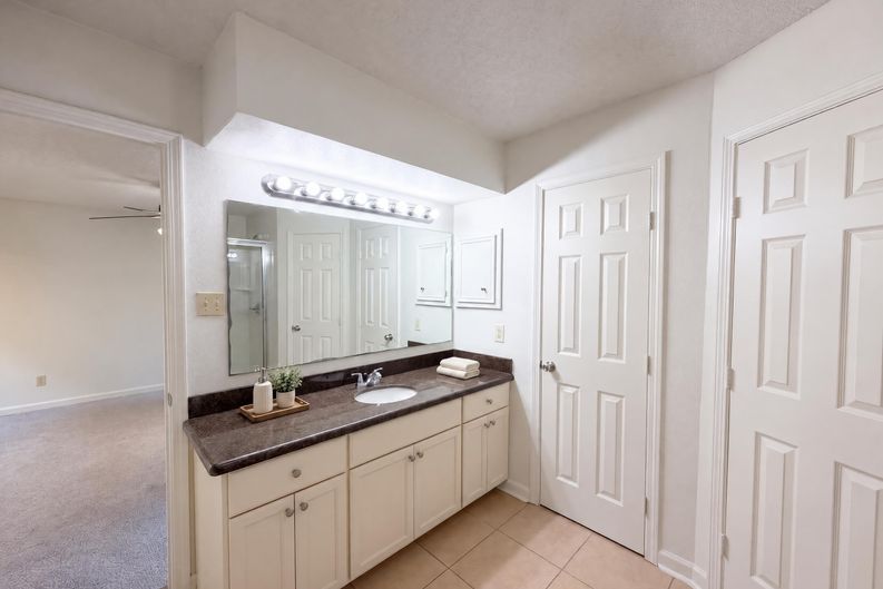 Photo 9 of 17 of 15803 Dunmoor Dr, Houston, TX
