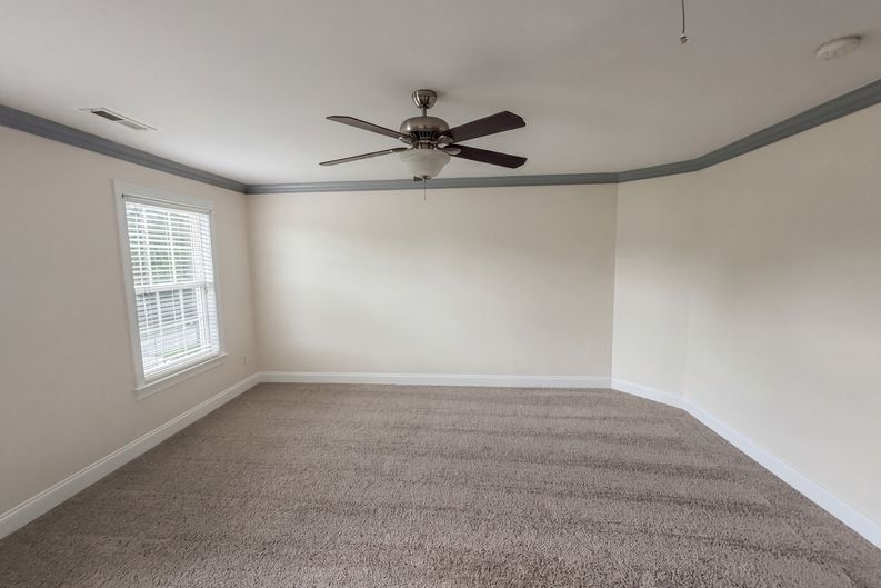 Photo 4 of 33 of 7791 Newhaven Dr, Oak Ridge, NC