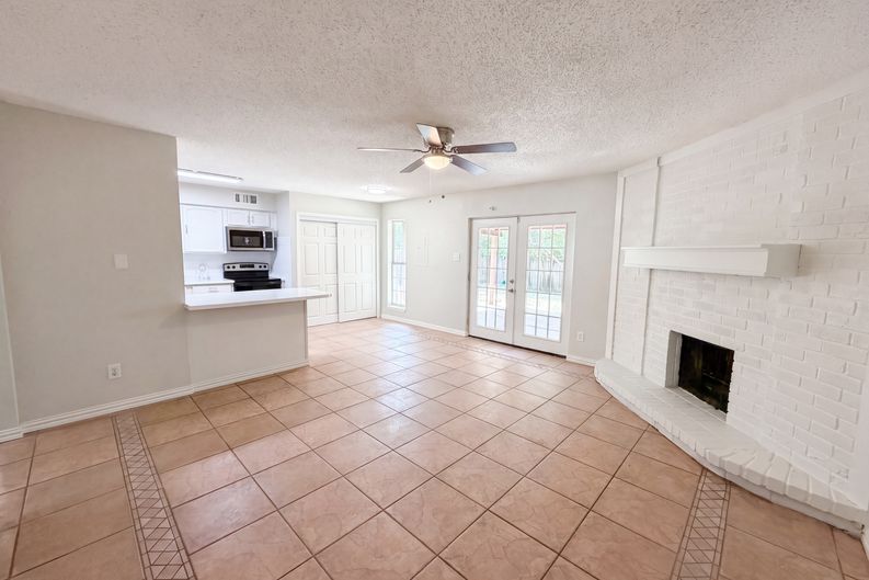 Photo 3 of 25 of 5608 Cherilee Ln, Haltom City, TX