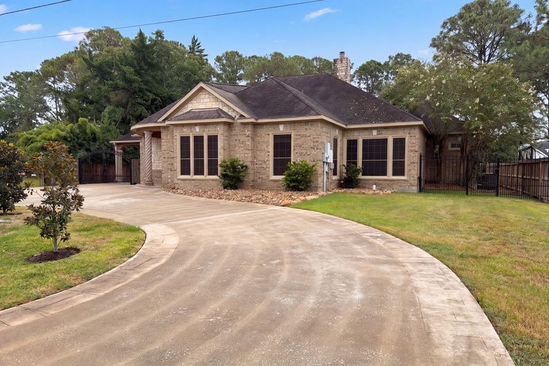 Photo 8 of 69 of 1005 Lewis Dr, Kemah, TX