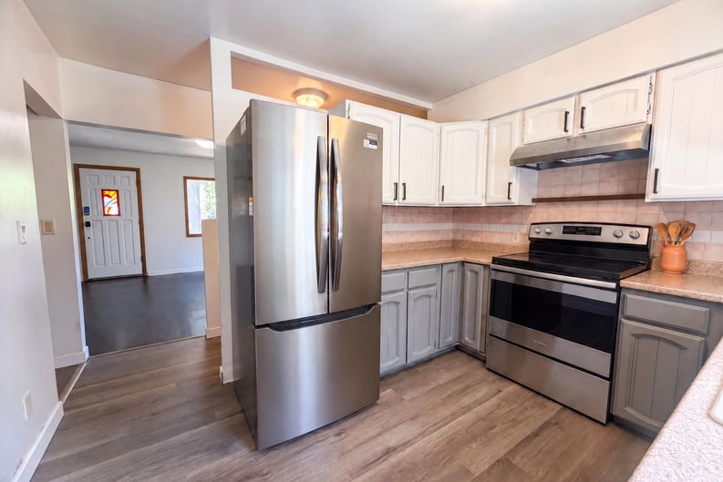 Photo 6 of 22 of 5926 SE Lexington St, Portland, OR