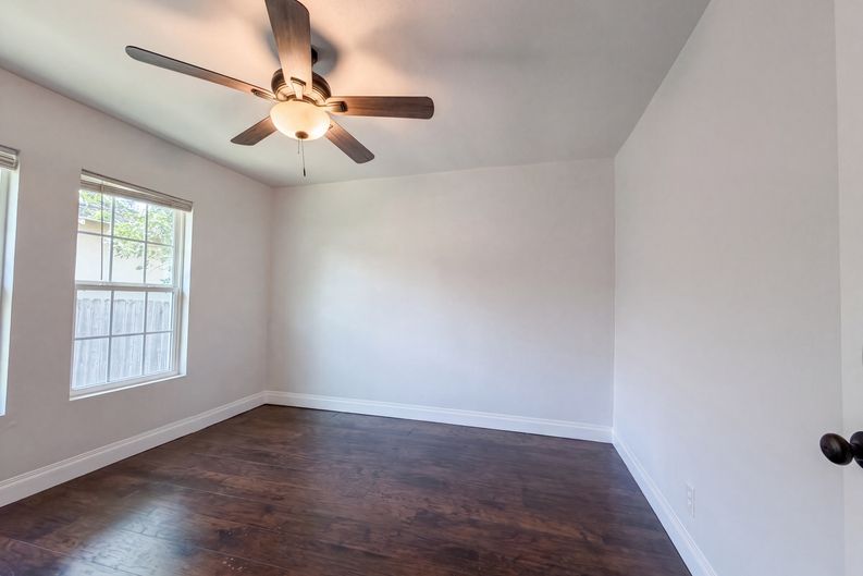 Photo 12 of 17 of 2832 Avenue I, Fort Worth, TX