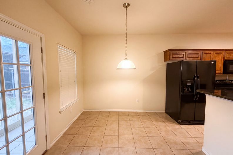 Photo 7 of 20 of 9816 Mullins Crossing Dr, Fort Worth, TX