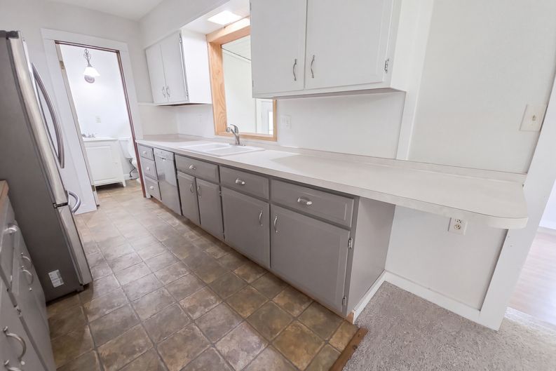 Photo 7 of 50 of 211 Roshon Dr, Medina, OH