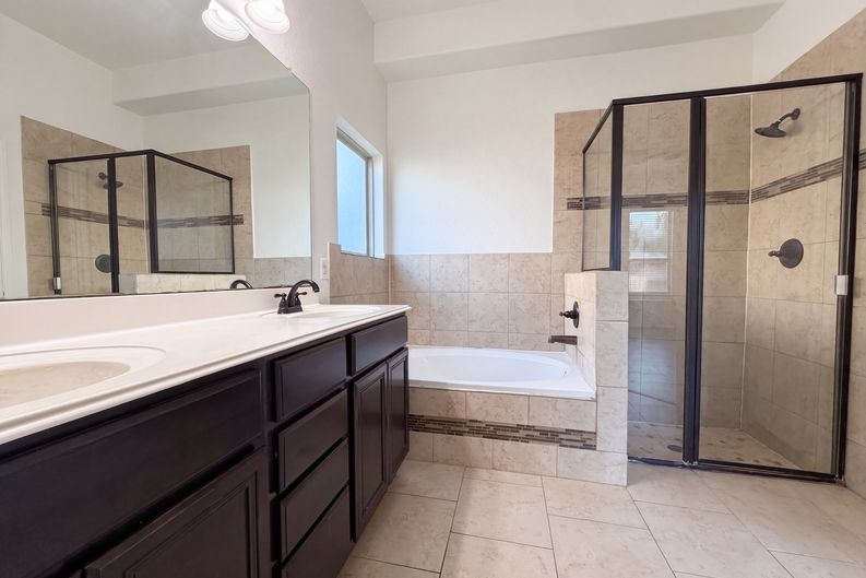 Photo 13 of 24 of 5923 Carnaby Ln, Rosenberg, TX