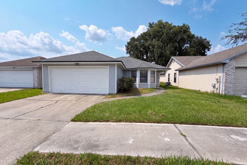 Photo 14 of 17 of 1708 Ashwood Cir, Middleburg, FL