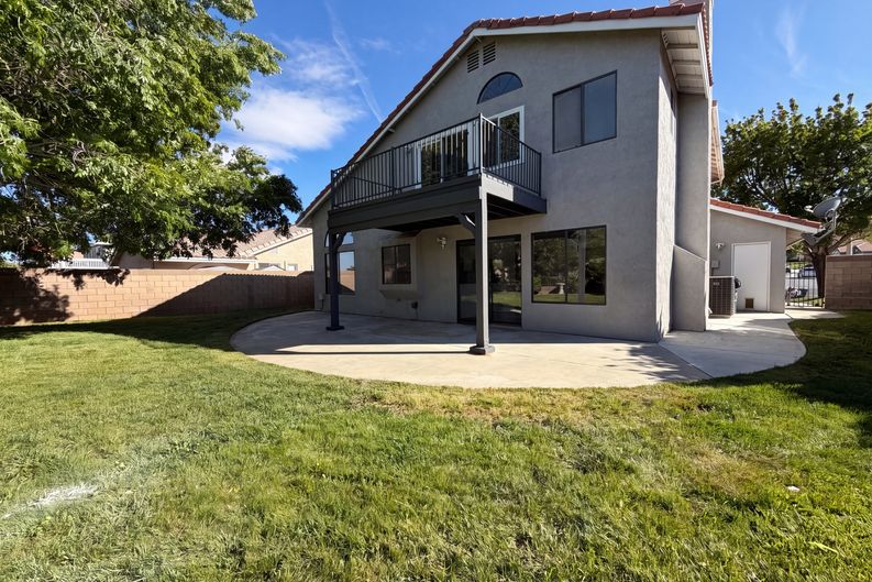 Photo 5 of 33 of 4333 Cocina Ln, Palmdale, CA