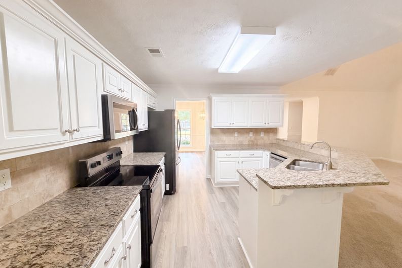 Photo 8 of 24 of 2050 Windfield Dr, Monroe, GA