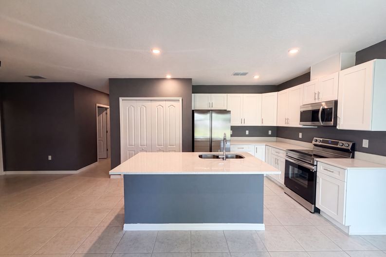 Photo 9 of 21 of 1443 General Custer Ave, Daytona Beach, FL
