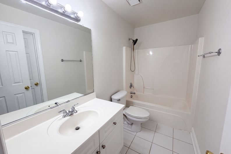 Photo 15 of 21 of 4933 Lake Palmetto Ln, North Charleston, SC