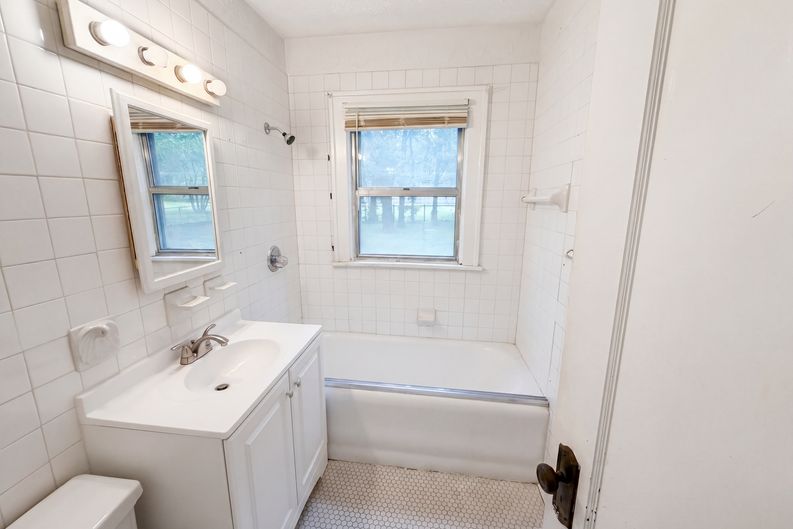 Photo 6 of 21 of 11304 E 55th Ter, Raytown, MO