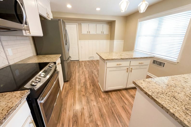 Photo 7 of 16 of 6817 Chickering Rd, Fort Worth, TX