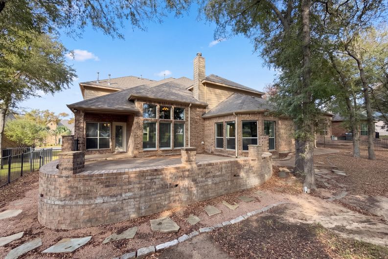 Photo 5 of 38 of 12272 Indian Creek Dr, Fort Worth, TX