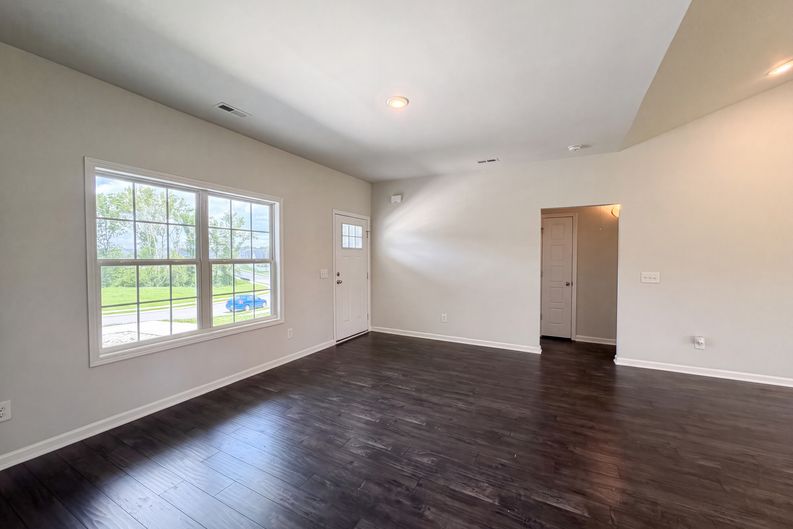 Photo 8 of 23 of 734 Mitscher Dr, Spring Hill, TN