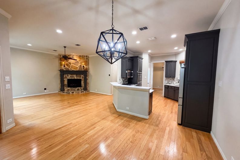 Photo 13 of 29 of 1309 Winding Brook Dr, Garland, TX