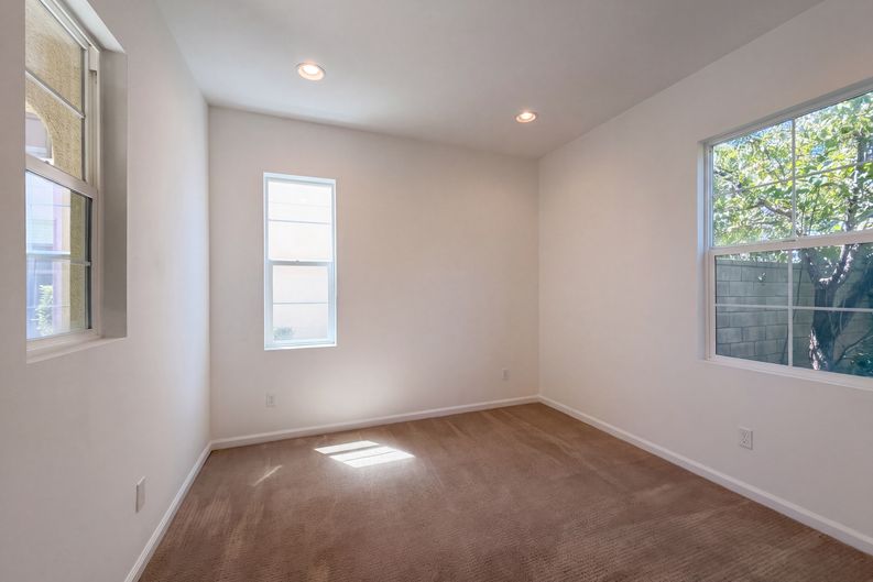 Photo 4 of 31 of 21981 Propello Dr, Santa Clarita, CA