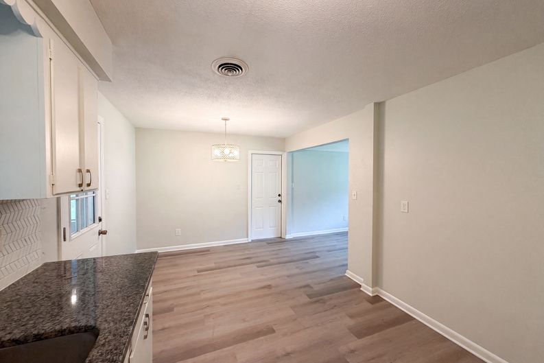 Photo 8 of 22 of 2410 NE 3rd Ave, Ocala, FL
