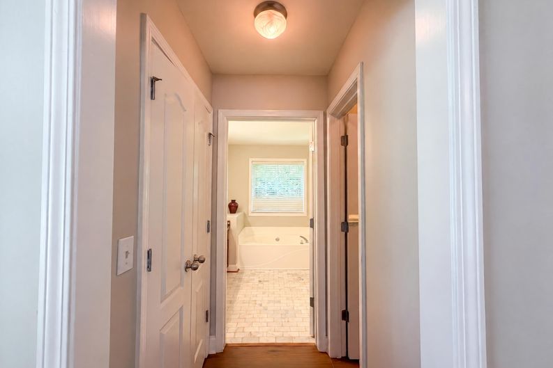 Photo 8 of 32 of 4468 Karron Dr, Powder Springs, GA