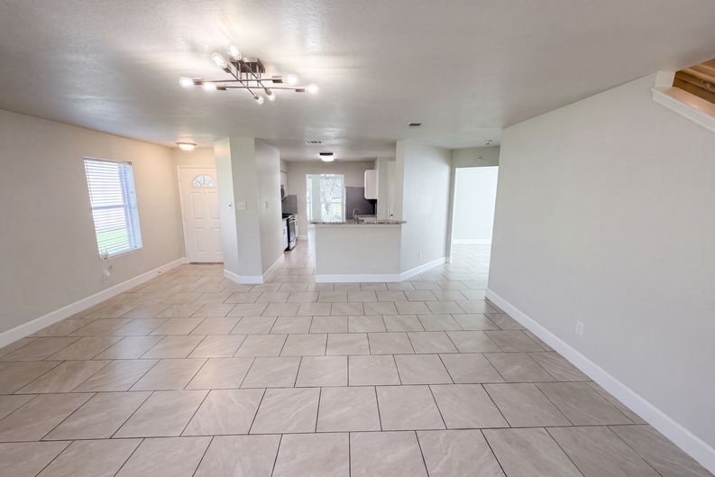 Photo 3 of 26 of 7327 Fox Hall Ln, Humble, TX