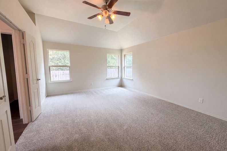 Photo 16 of 18 of 11813 Bellegrove Rd, Burleson, TX