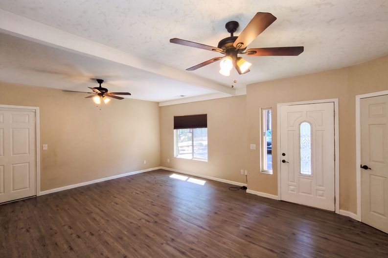 Photo 6 of 33 of 56992 Fawn Ln, Bend, OR