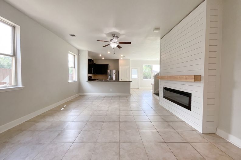 Photo 3 of 17 of 18813 Genova Bay Ct, New Caney, TX