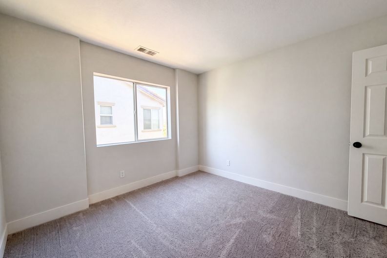 Photo 13 of 25 of 27920 Periwinkle Ln, Valencia, CA