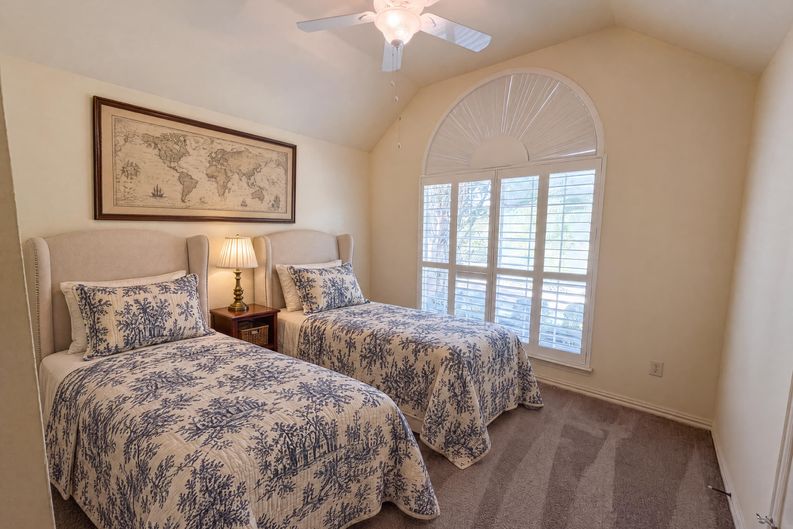 Photo 13 of 22 of 2836 S Lakeview Dr, Cedar Hill, TX