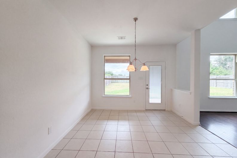 Photo 11 of 28 of 19607 Pecos Bend Ct, Cypress, TX