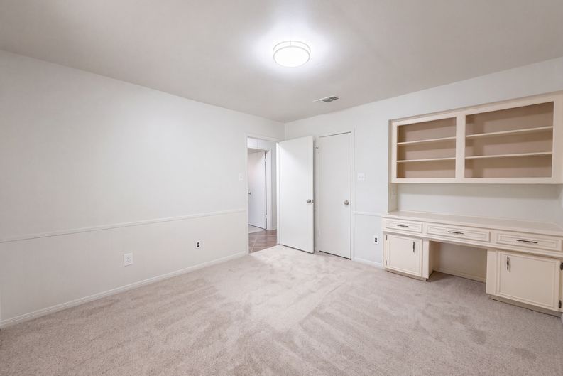Photo 21 of 47 of 4042 Greenbriar Dr, Missouri City, TX