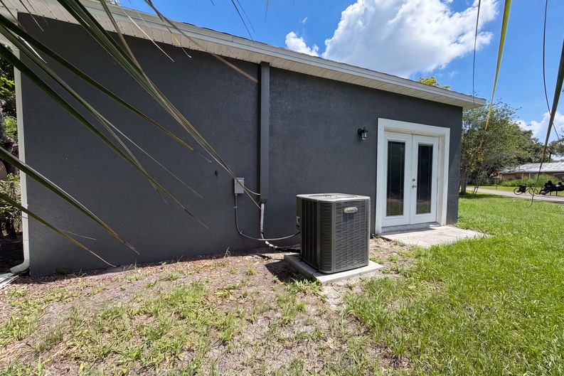 Photo 26 of 27 of 1013 W 11th St, Sanford, FL