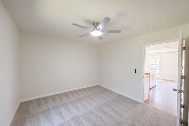 Photo 4 of 33 of 4982 Follansbee Rd, Winston Salem, NC
