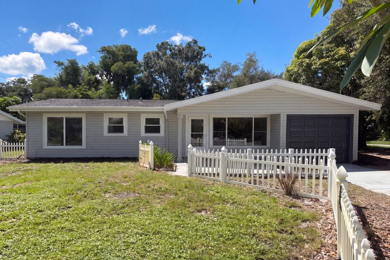 Photo 6 of 26 of 3010 Hatton St, Sarasota, FL