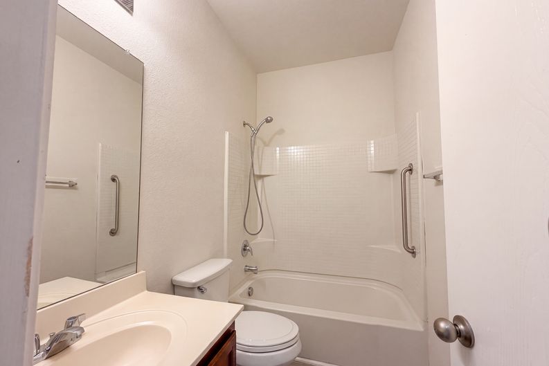 Photo 17 of 23 of 1411 Niagara Falls Ct, Arlington, TX