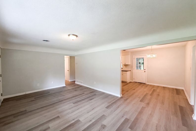 Photo 9 of 22 of 2410 NE 3rd Ave, Ocala, FL