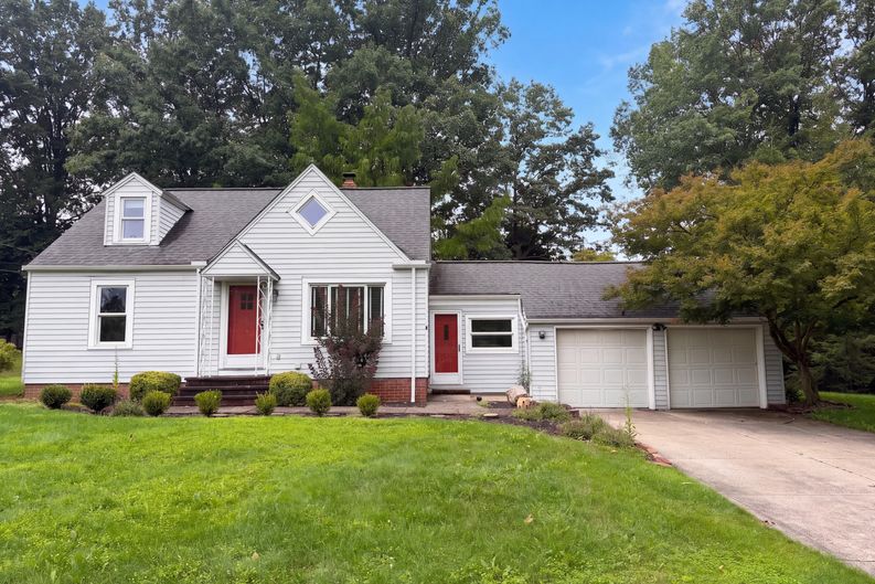 Photo 20 of 26 of 6652 Oakwood Dr, Independence, OH