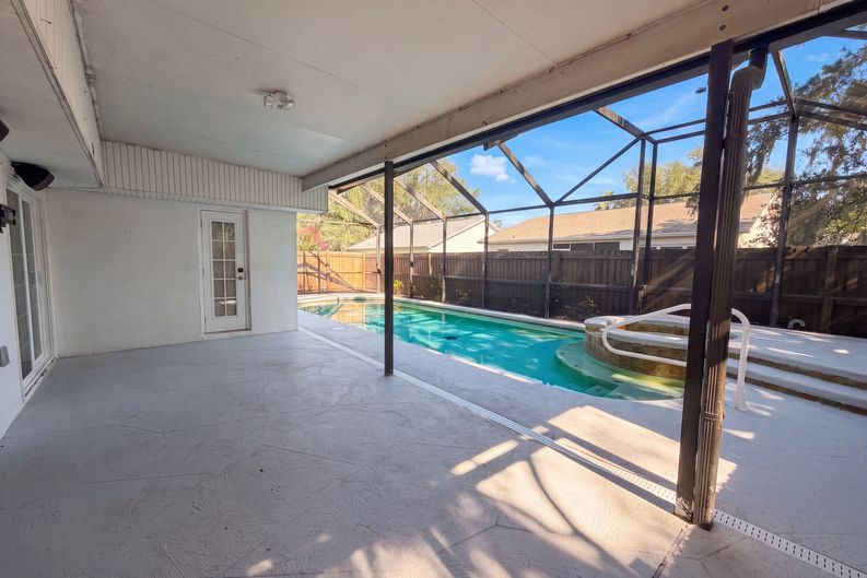 Photo 19 of 21 of 1204 Tiger Wood Ct, Valrico, FL