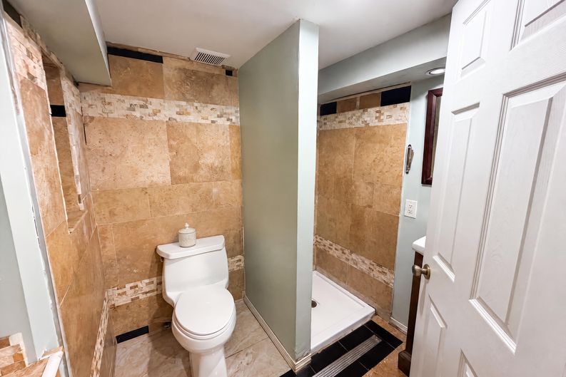 Photo 16 of 27 of 2591 Aldine St, Roseville, MN