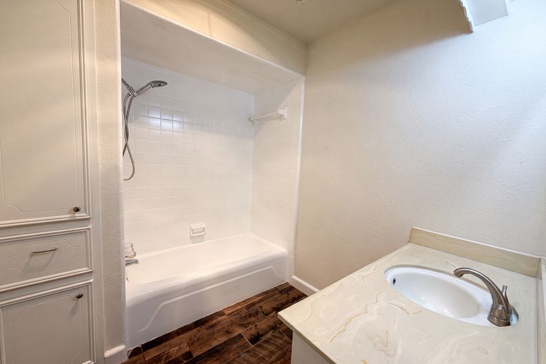 Photo 12 of 19 of 11614 Mile Dr, Houston, TX
