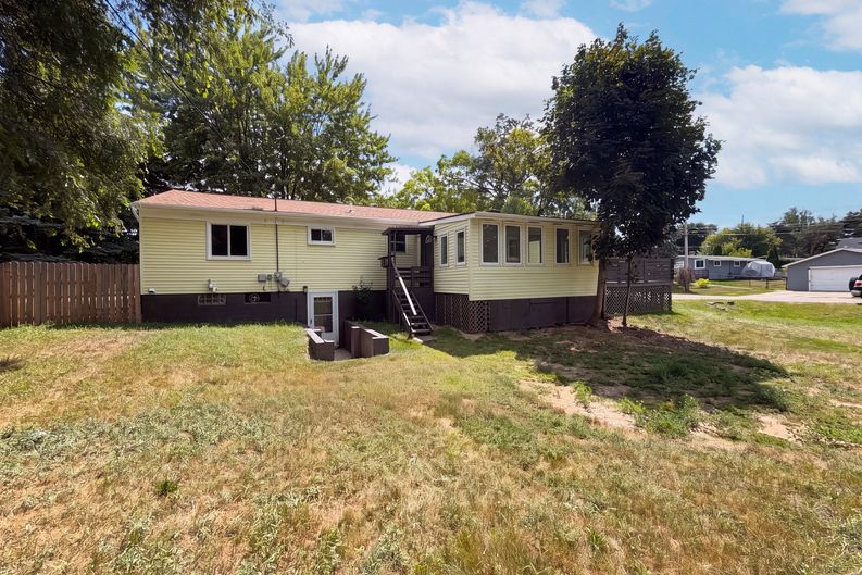 Photo 5 of 20 of 3211 24 Mile Rd, Shelby Township, MI