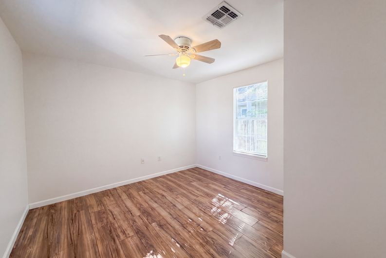Photo 10 of 16 of 3537 Rebecca St, Houston, TX
