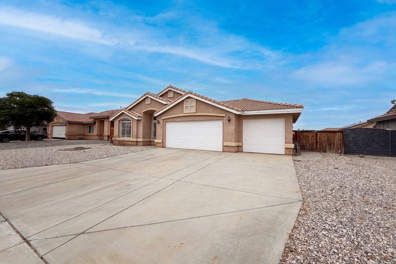 Photo 25 of 27 of 18792 Dogwood Ct, Adelanto, CA