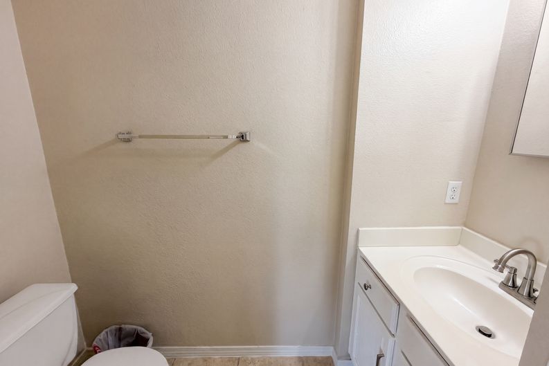 Photo 17 of 22 of 2727 High Point Dr, Round Rock, TX