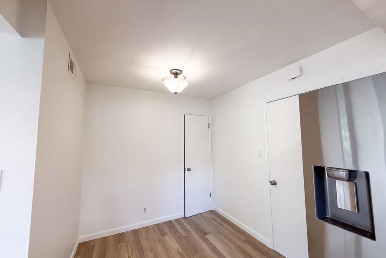 Photo 13 of 41 of 7007 Ursa Pkwy, Sacramento, CA
