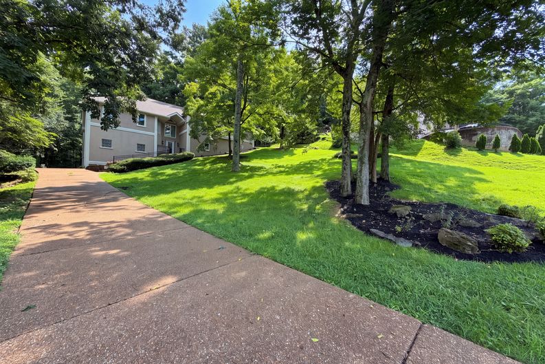 Photo 33 of 84 of 7030 Willowick Dr, Brentwood, TN