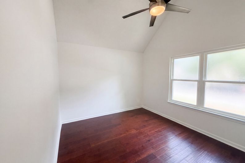 Photo 13 of 21 of 345 Espana St, Atlanta, GA