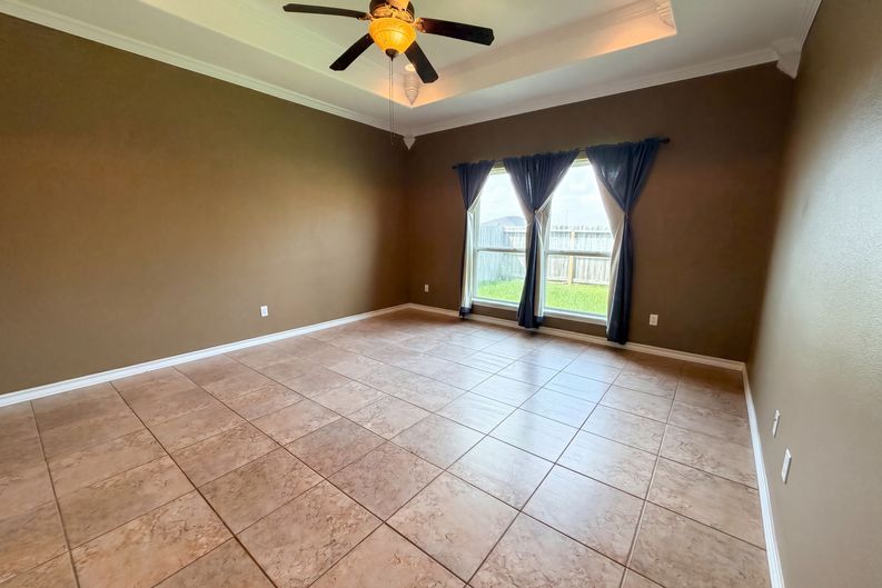 Photo 4 of 18 of 6906 King George Pl, Corpus Christi, TX