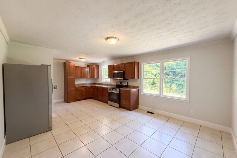 Photo 6 of 17 of 3224 Sandhill Dr, Fayetteville, NC